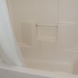 Standard Zimmer mit Zugang für Rollstuhlfahrer mit Kingsize-Bett